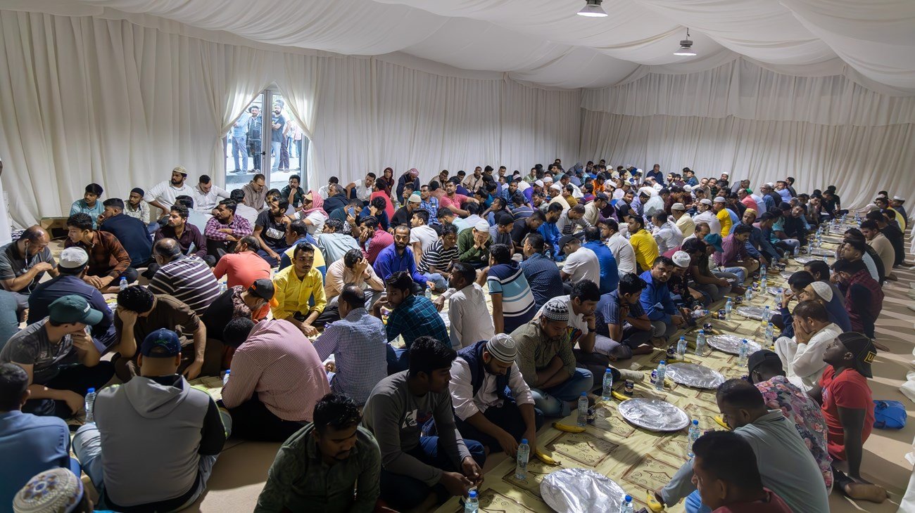 خدمة إفطار صائم في رمضان 66068773: مائدة خير تغذي الجسم وتُشبع الروح